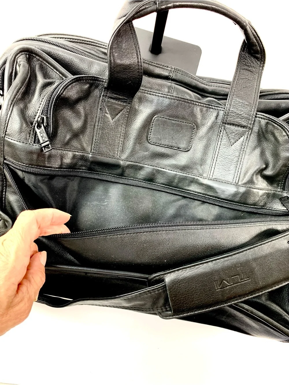 Tumi Black Leather Business Briefcase Adjustable Shoulder Strap Expandable MINT
